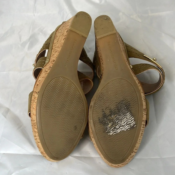 TOMMY HILFIGER Mili Platform Wedge Sandals Olive Green Suede Leather Gold 10 - Picture 10 of 13